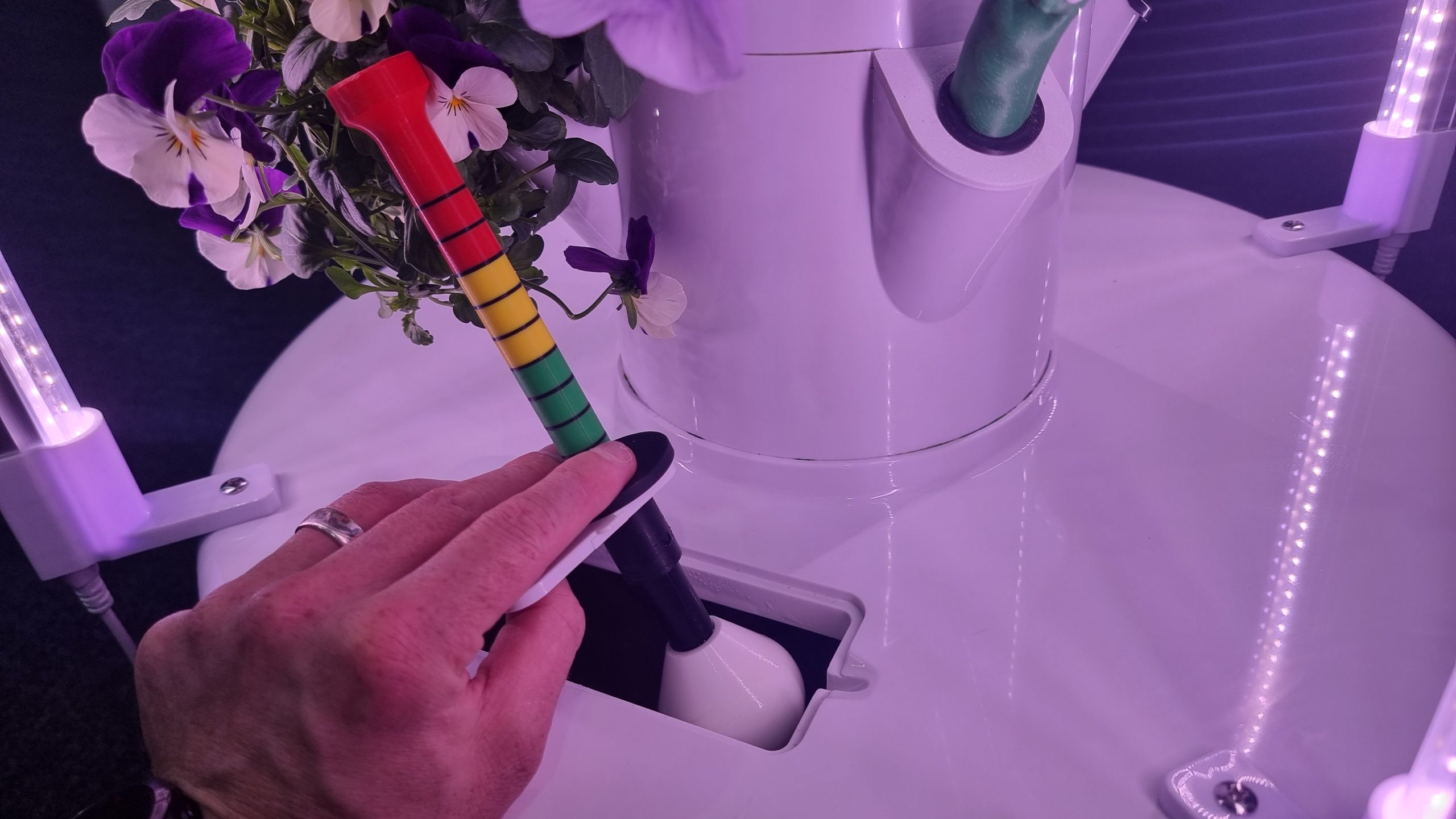 Tiny Tower Garden Water Float – Smart Level Indicator